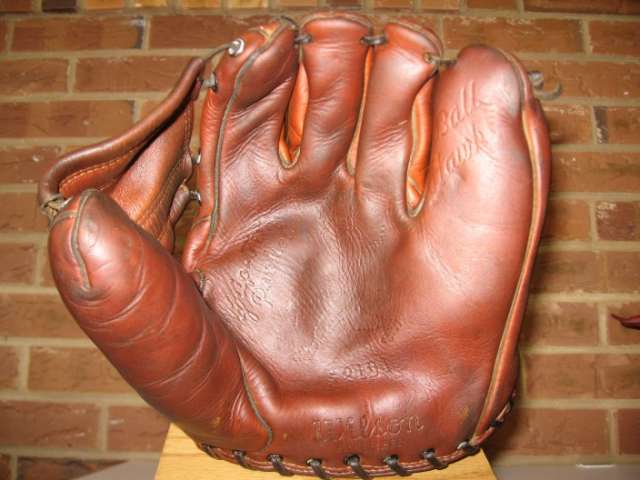 Hank Sauer Wilson A2194 Front